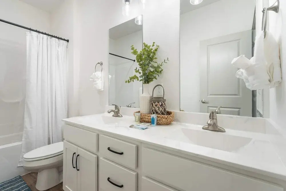New Lakeside Haven - Picturesque