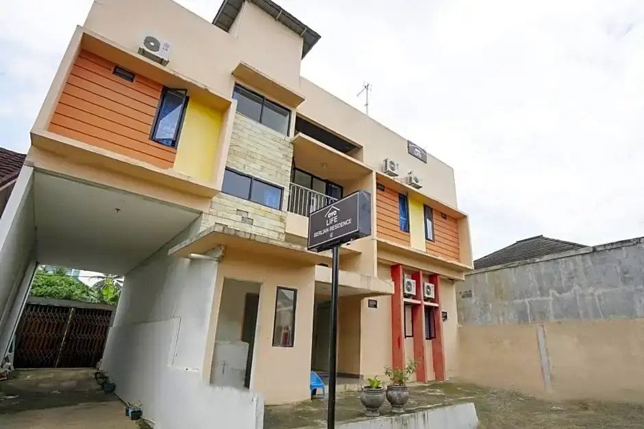 OYO Life 2874 Berlian Residence