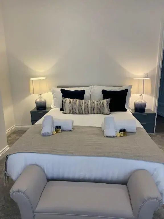 18 North Road Flat 4 by Mia Living Free Parking On Site