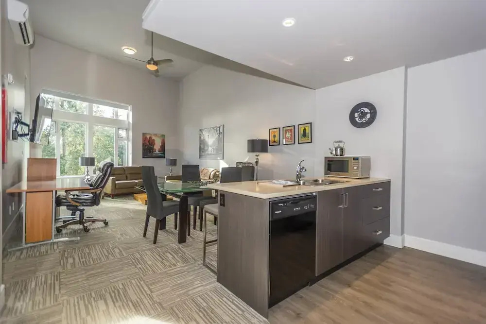 SoLo Suites