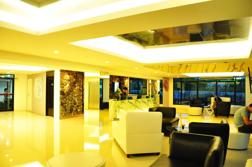 101 Holiday suite