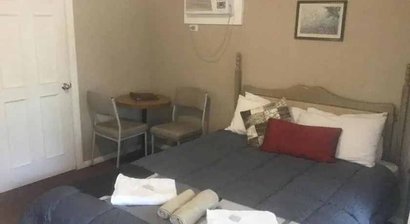Village Motor Inn