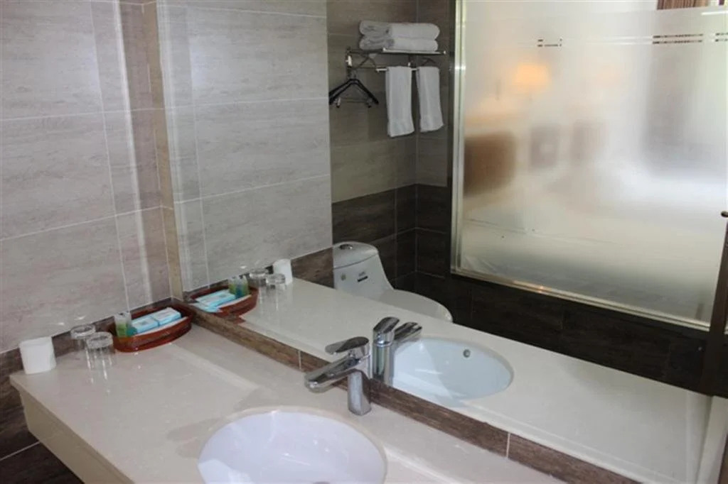 Changbai Mountain Spring Holiday Hotel