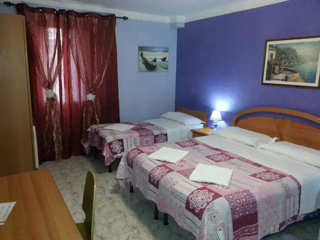 Roxena house