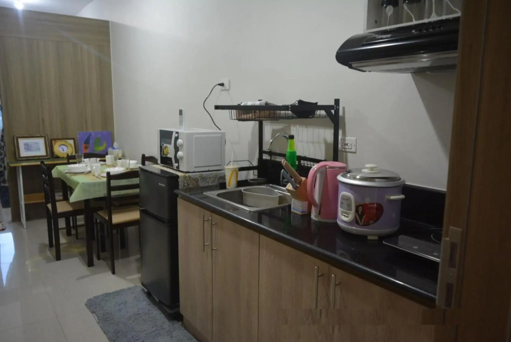Paranaque SM-Sucat Field Res. Bldg 5, 2/F, 2BR with Balcony
