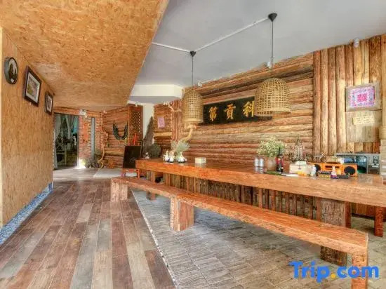 Yuehui Lake View Art Guesthouse