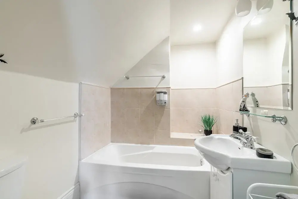 Cozy Houses in Downtown Toronto by GLOBALSTAY