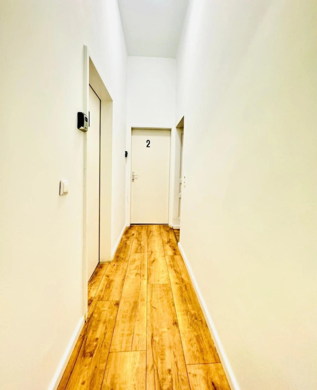 Simple Private Room Steps from Augarten