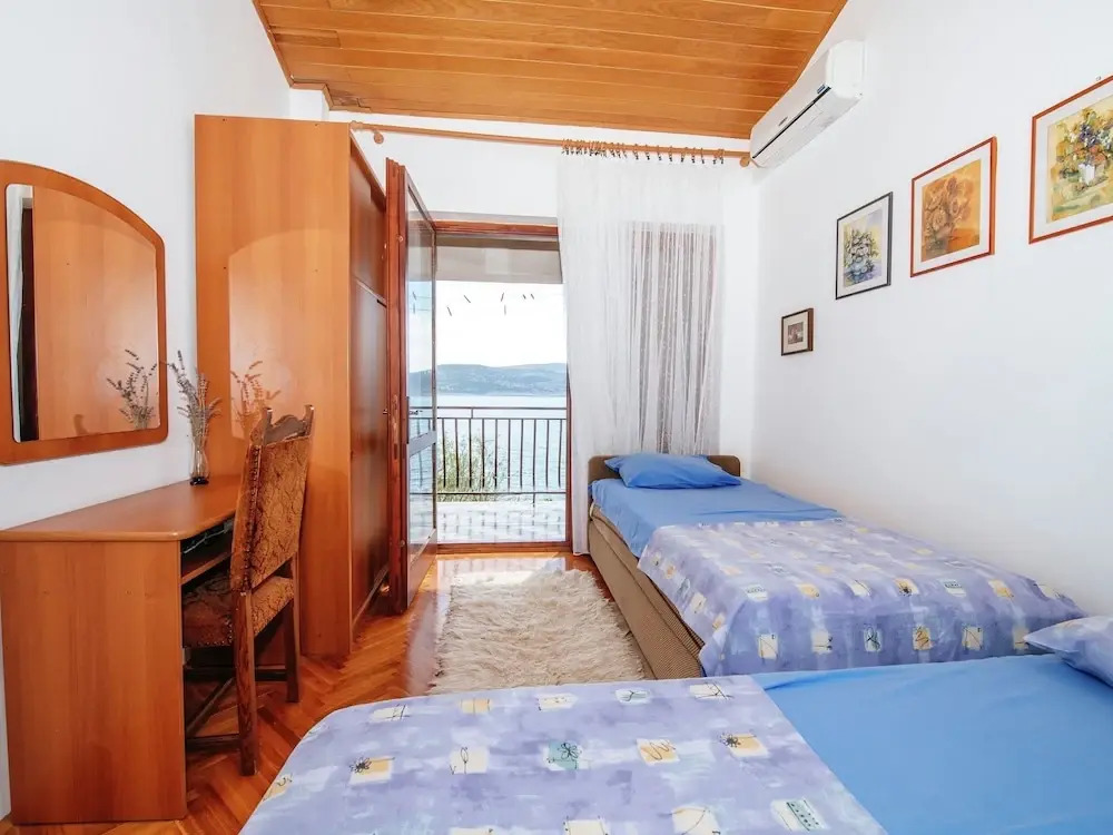 Inviting Apartment With Garden, Barbecue, Garden Furniture