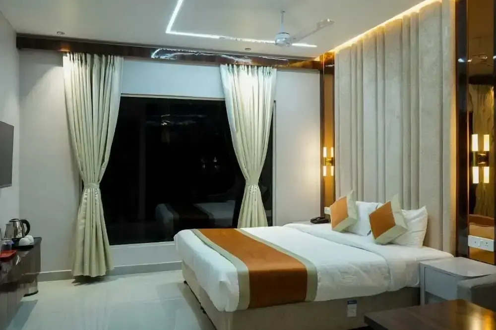 Hotel Evara Inn