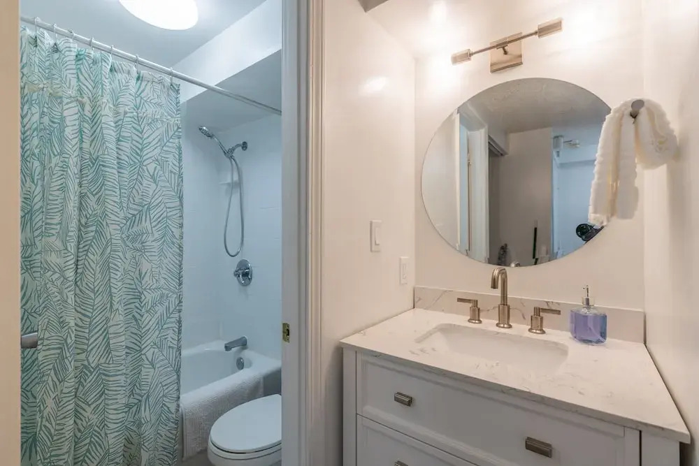 Newly Renovated Studio Two Blocks From the Beach