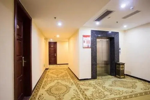 Longhui Business Hotel