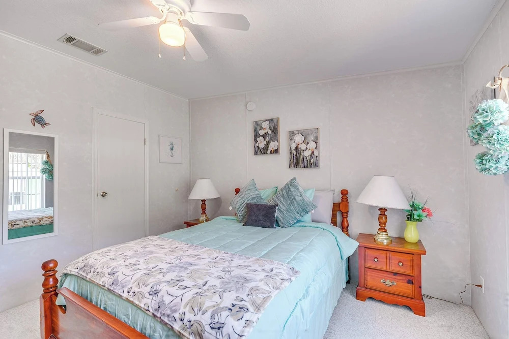 Waterfront Weeki Wachee Home w/ Fire Pit!