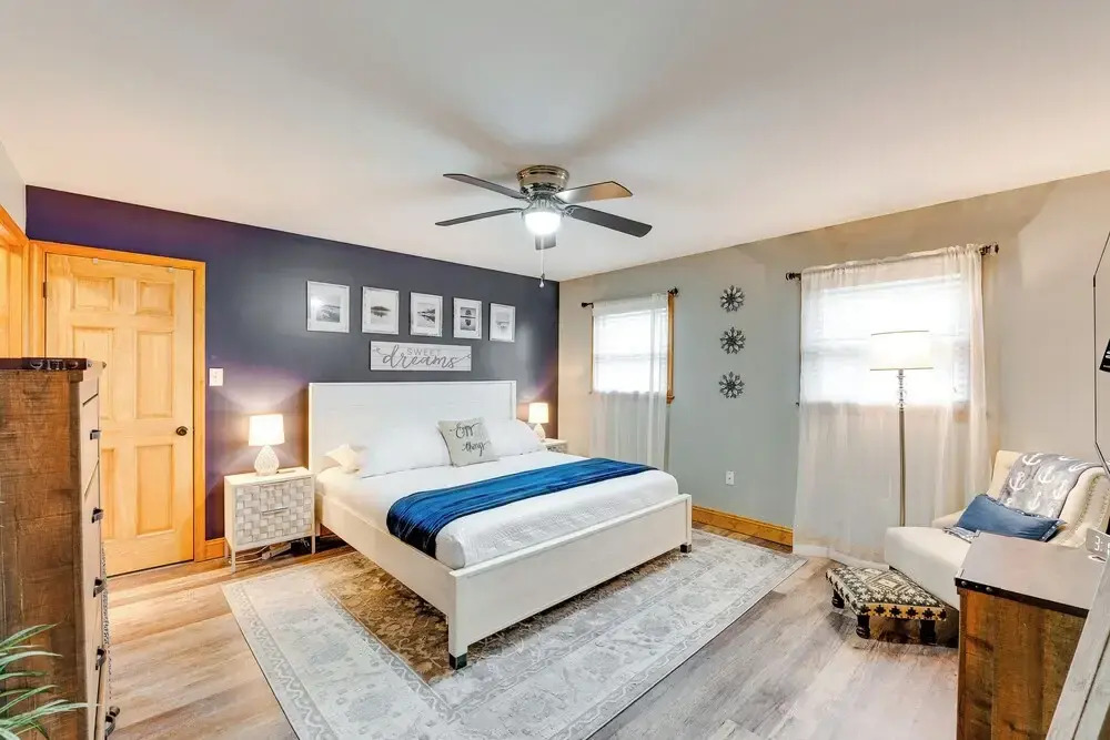 Pocono Lake House Hideaway: Hot Tub & Theater Room