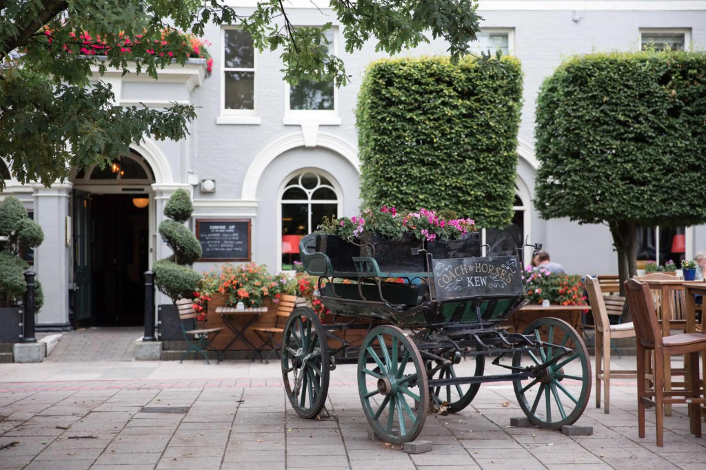 Coach & Horses Hotel