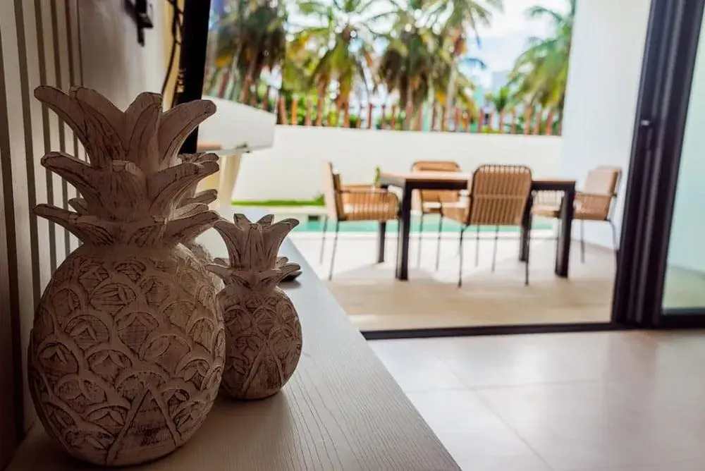 Modern Luxury Condo With Swimming Pool Only Steps Away From The Beach