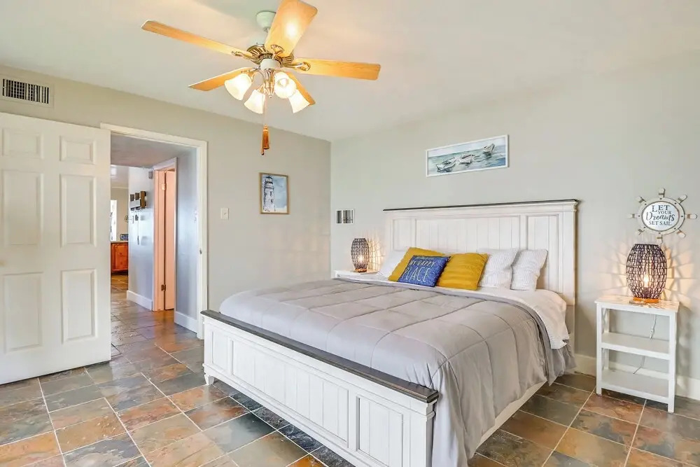 Renovated Lake Conroe Home: Boat Slip & Deck