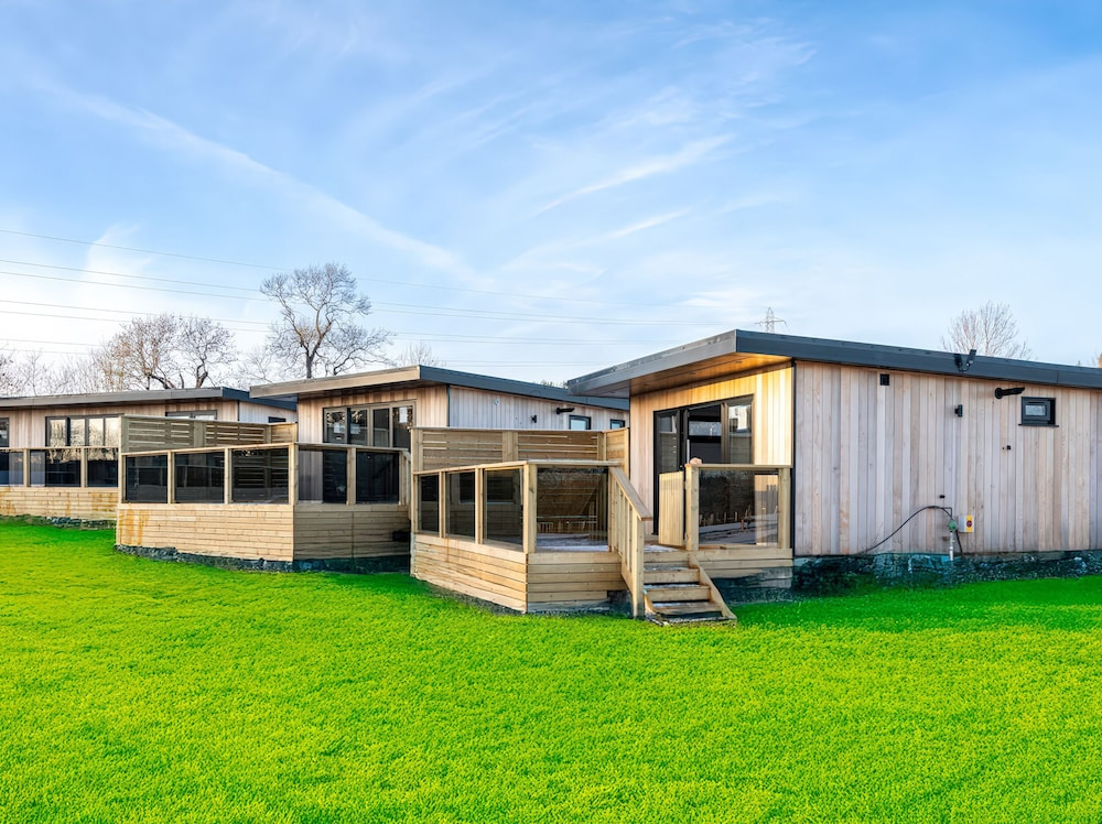 Lodge 2 @ Holmewood Lakes