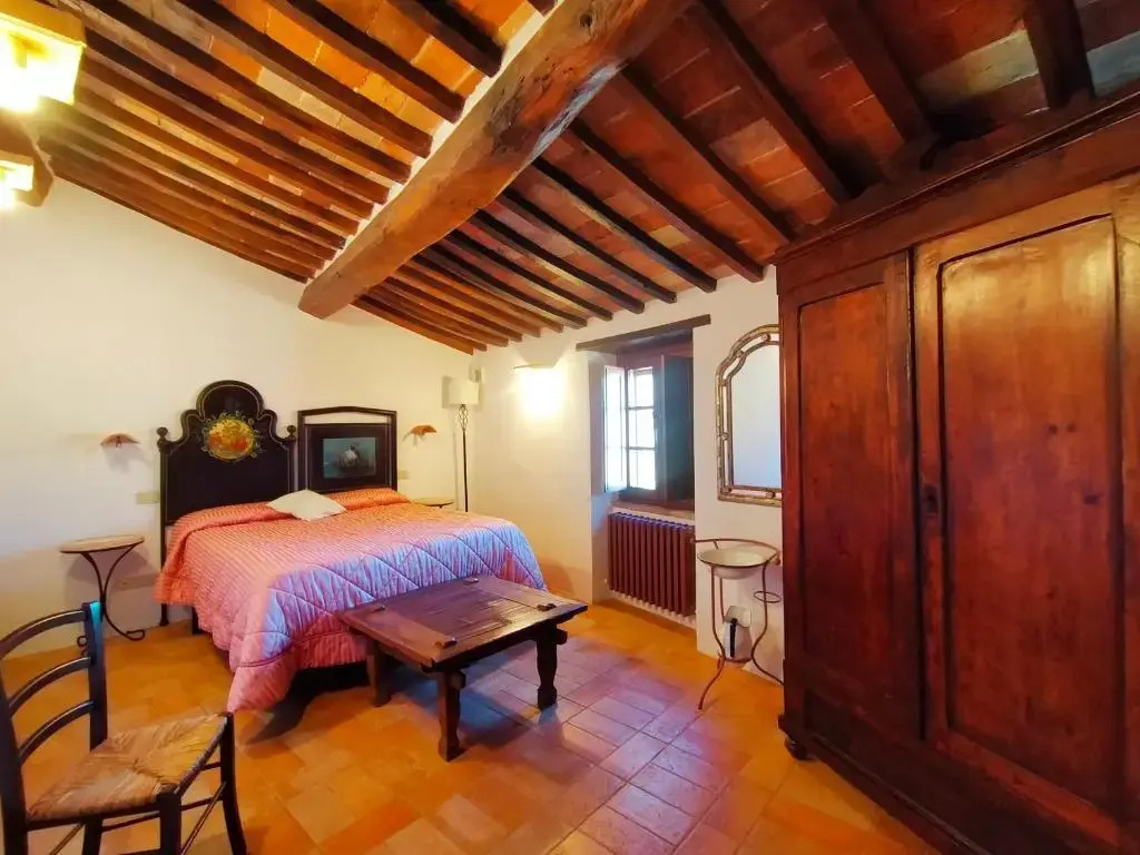 Il Borgo Del Lupo Relax Family Apartments in Tuscany with Restaurant & Swimming Pool