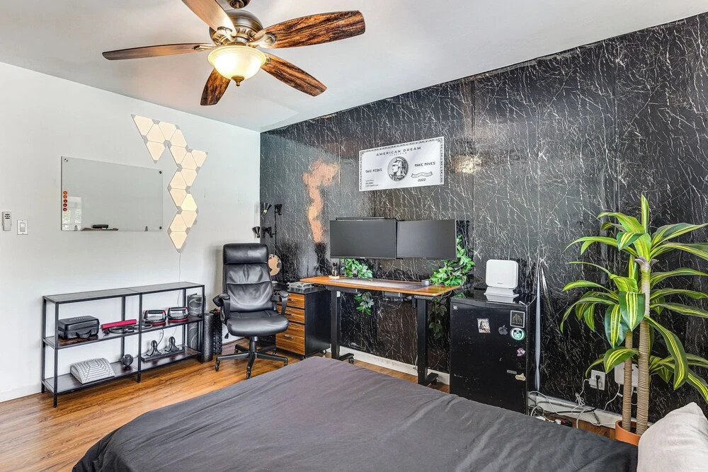 < 10 min to Old Town! Home w/ Unique Photo Studio