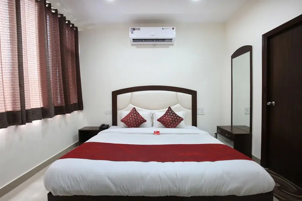 OYO 4856 Hotel The Benz