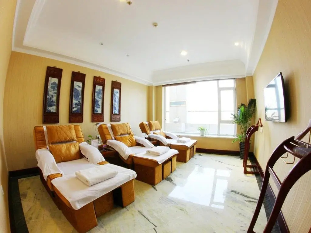 Enrichee Gloria Plaza Hotel