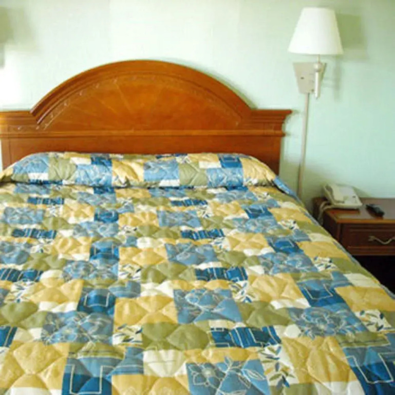 Whispering Pines Motel