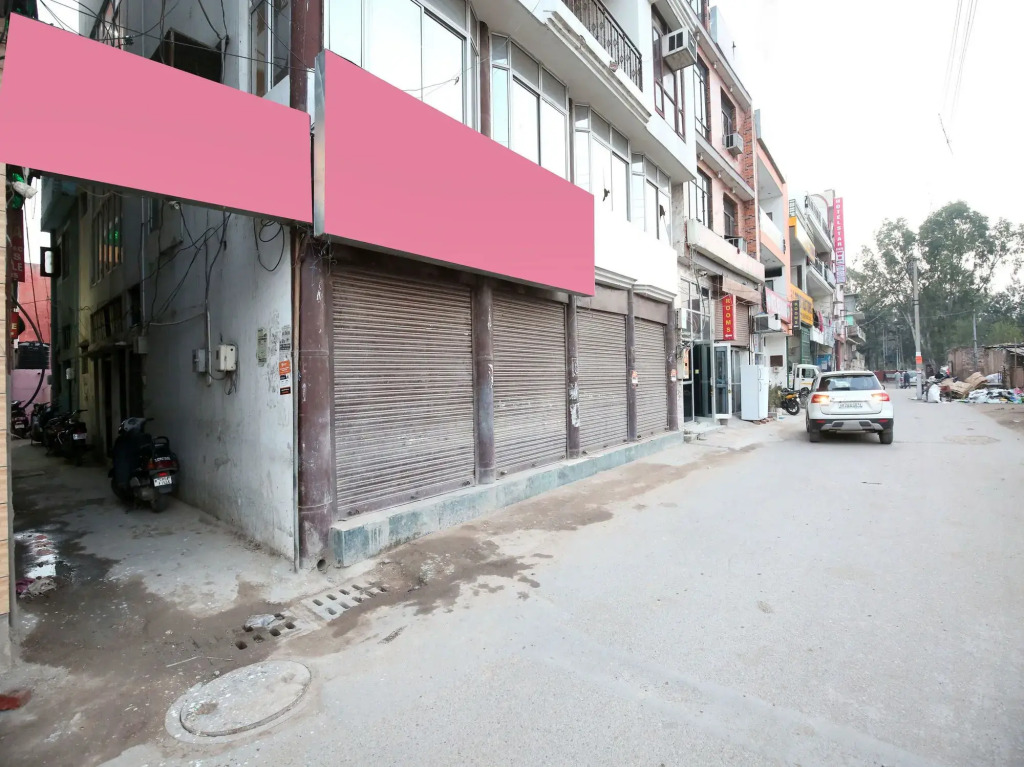 OYO 11886 Hotel Crystal