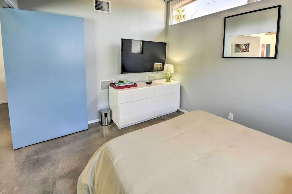 Palm Springs Home w/ Private Pool & Hot Tub!