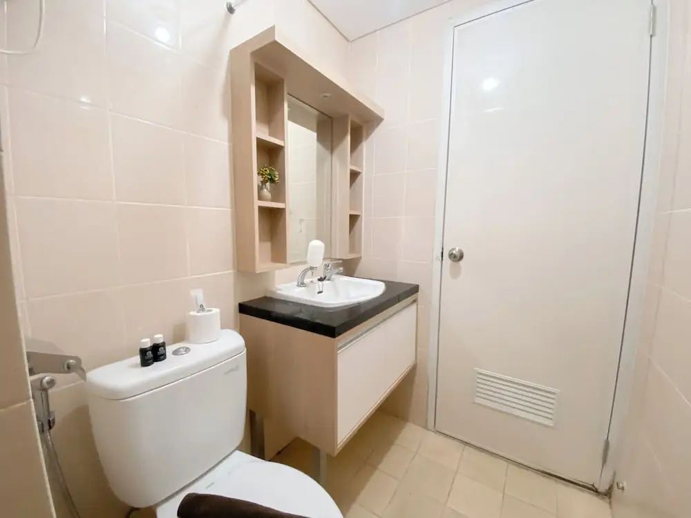 Strategic 2Br Apartment With Pool View At Parahyangan Residence