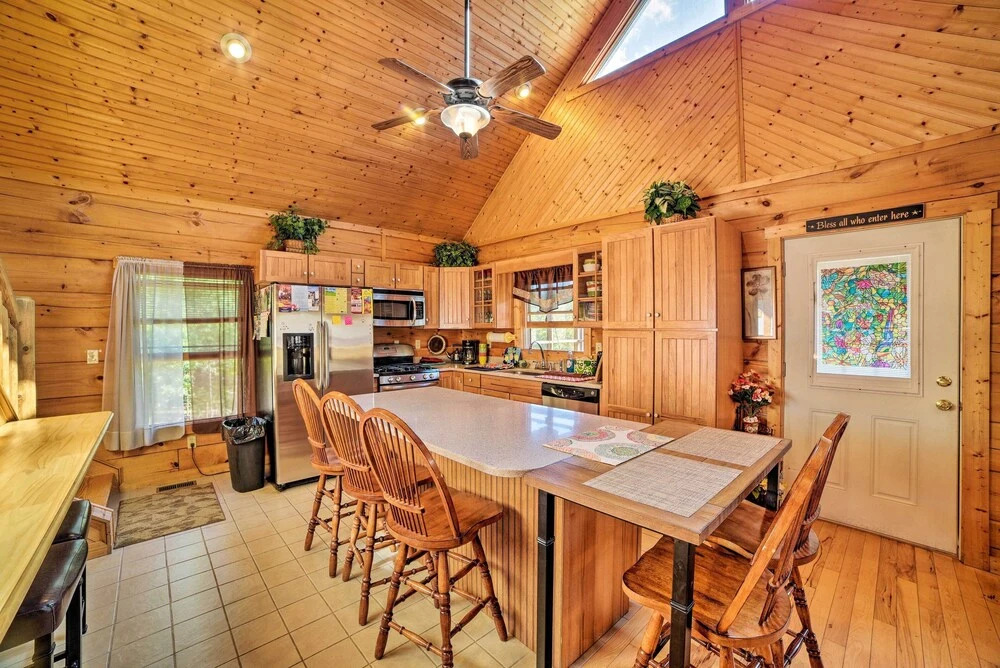 Garnerland in Luray Pet-friendly Cabin w/ Porch