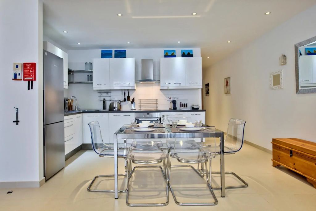 Raphaels - 2 Bedroom Apartment by Solea Holiday Homes