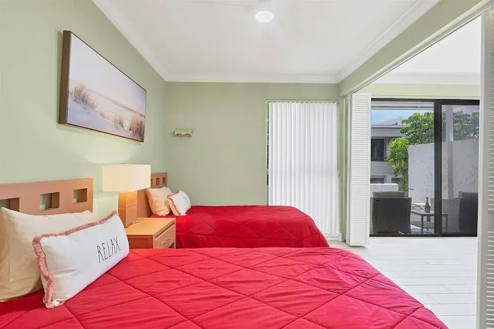 Venice Beach 2 Bedroom Condo with Beach Access+Community Pool 2 Condo