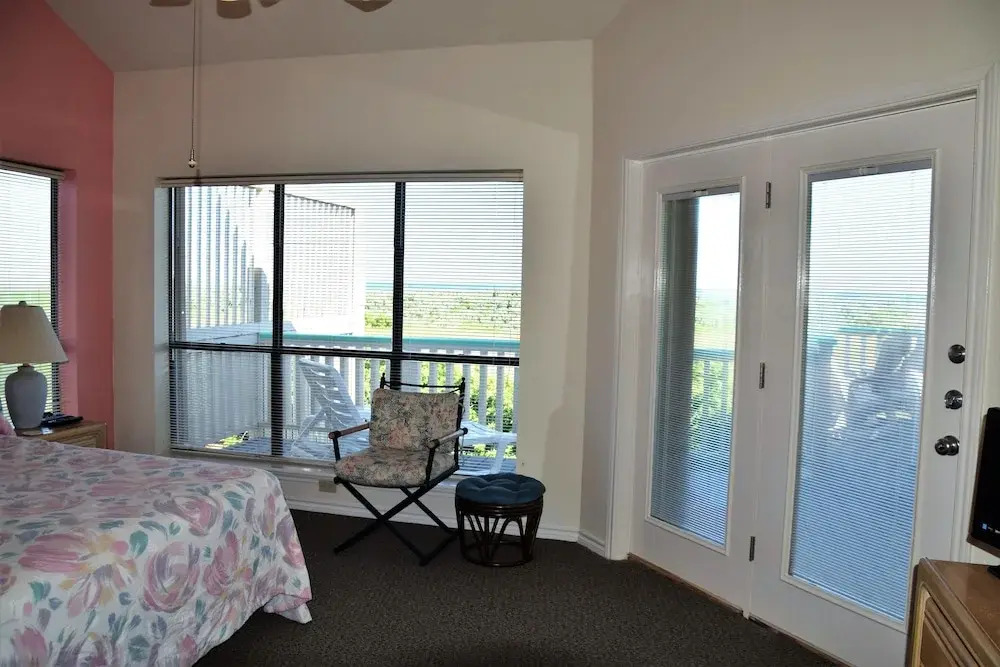 Dolphin House On The Beach - Four Bedroom Home