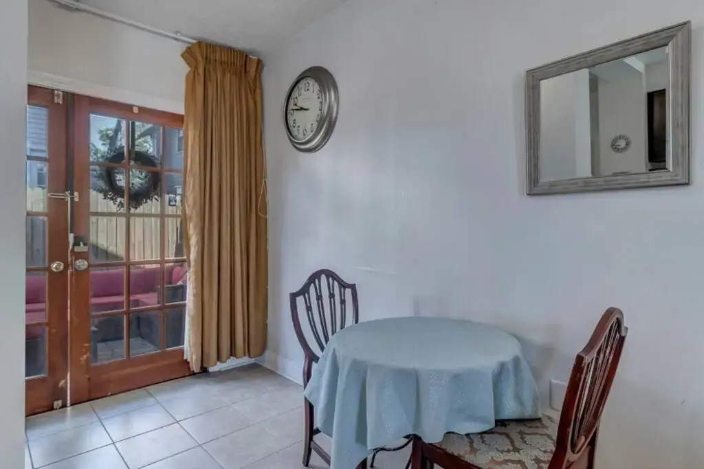 Charming 1st floor apt in the heart of Springfield