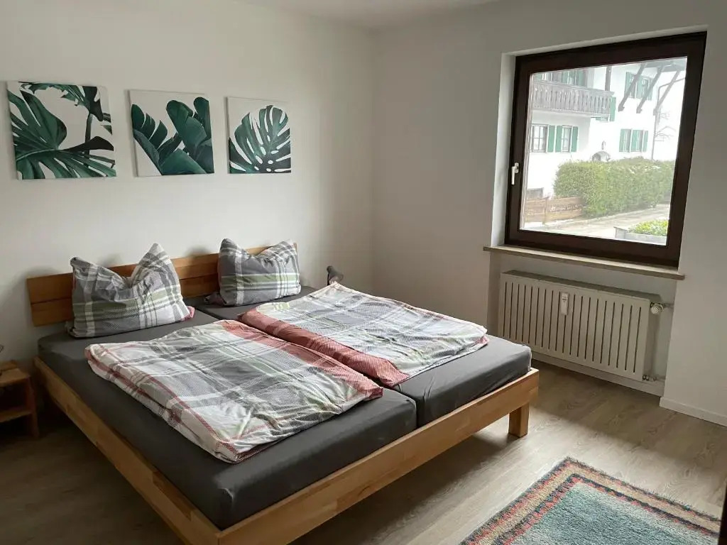 Großzügiges Domizil, 90qm, mit Terrasse, Garten und Garage