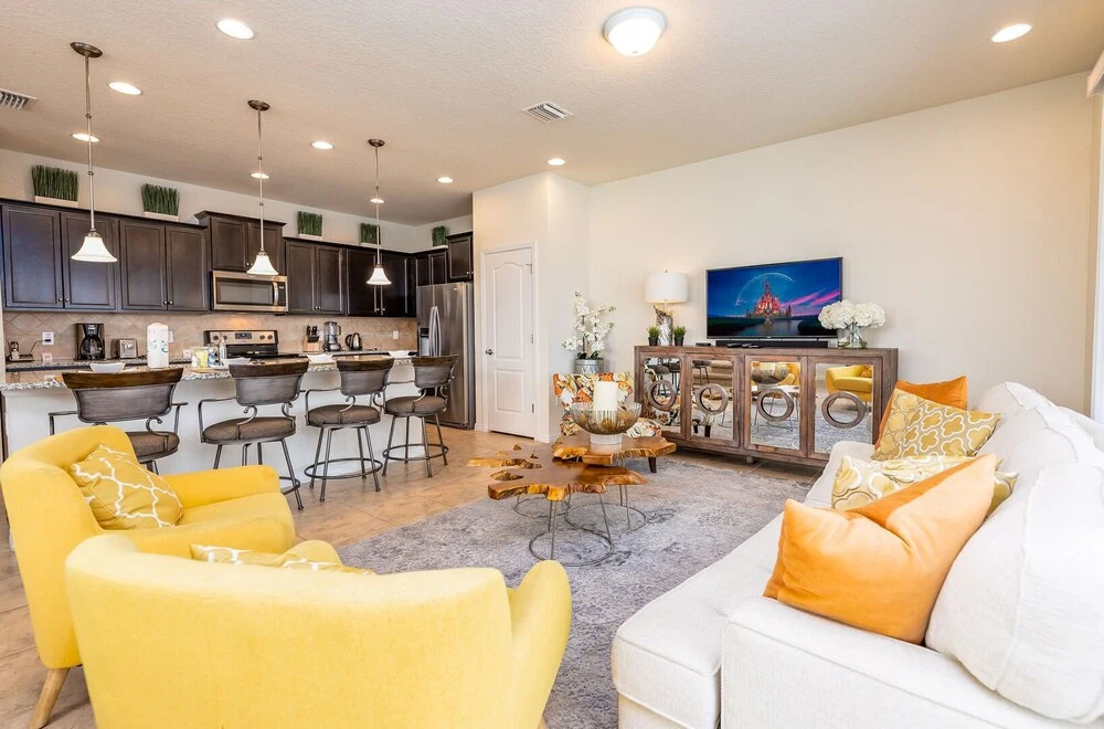 Amazing New TownHome 5 Bdr 4,5 Bath with Pvt Pool and Access to Clubhouse,15min from Disney