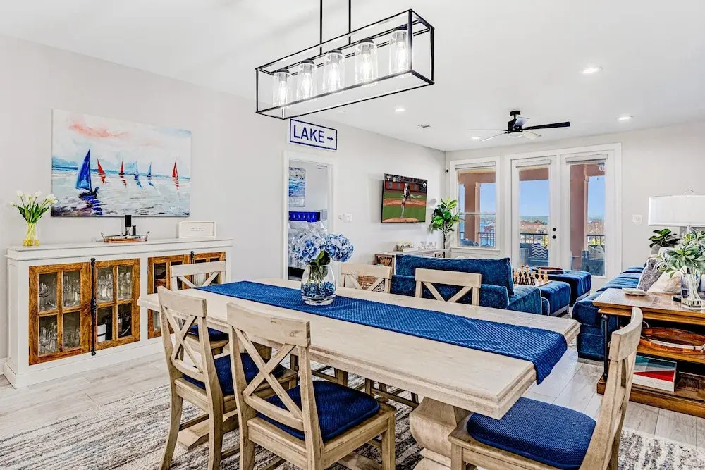 Luxury Waterfront Condo W/pool & Views!