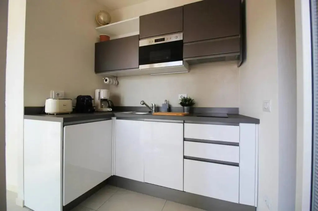 Appartamento Terra Con Balconcino