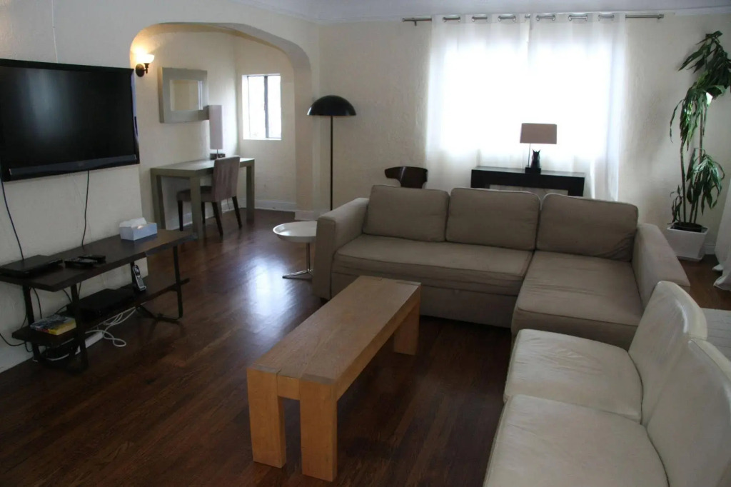 West Hollywood Vintage Vacation Apt