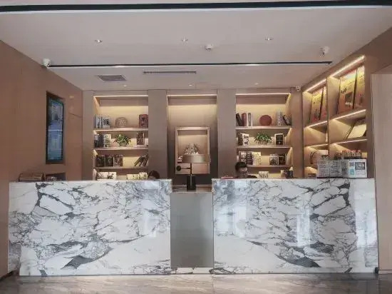 Full Year Fashion Hotel