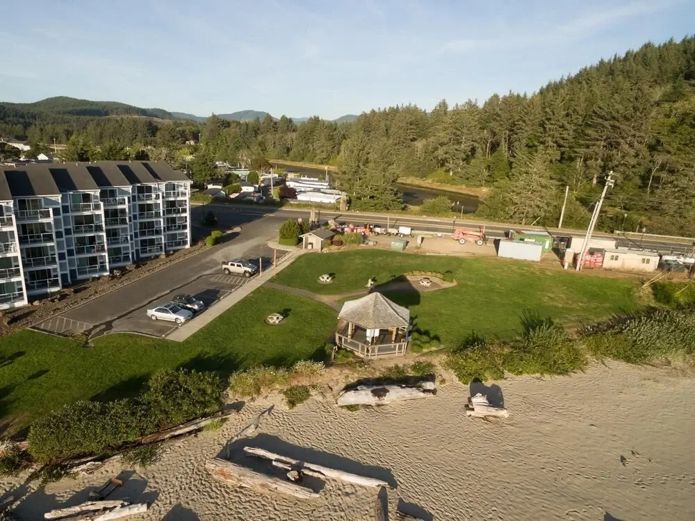 Waters Edge 208