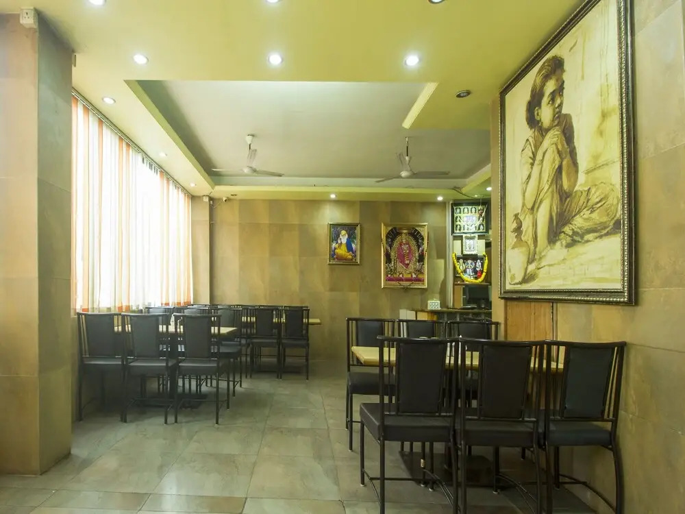 Hotel Sai Palkhi Niwara