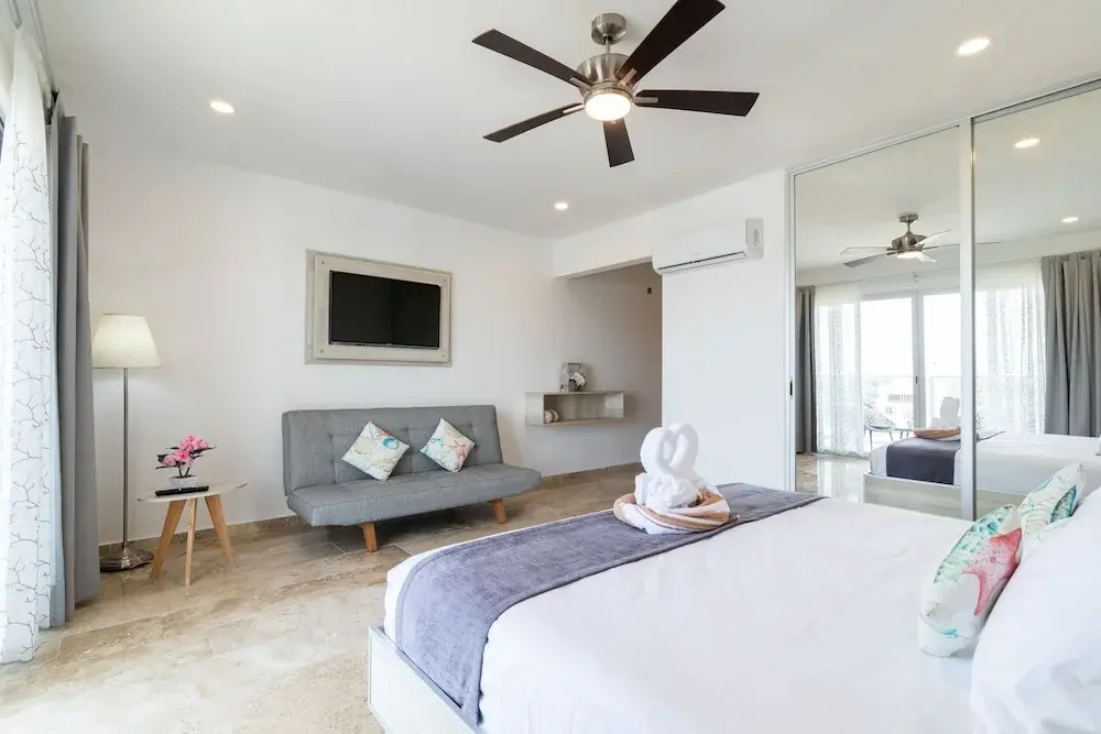 Kuyaan Coral Suites by Alex
