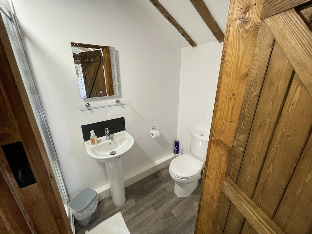 The Cow Shed - Sleeps 4, Parking & Pet Friendly