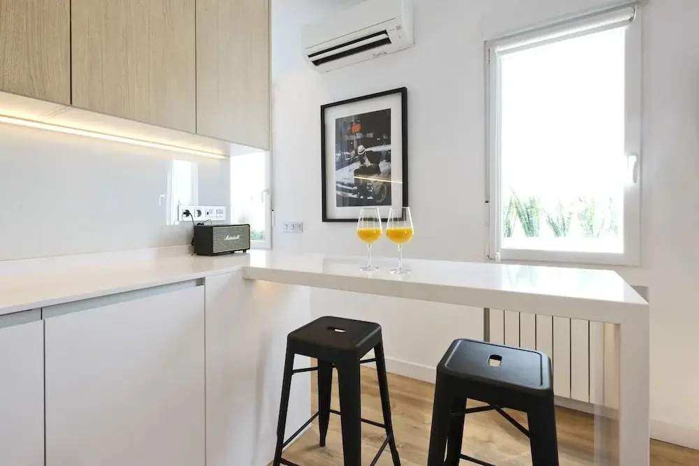 Santa Isabel Street, Private rooms
