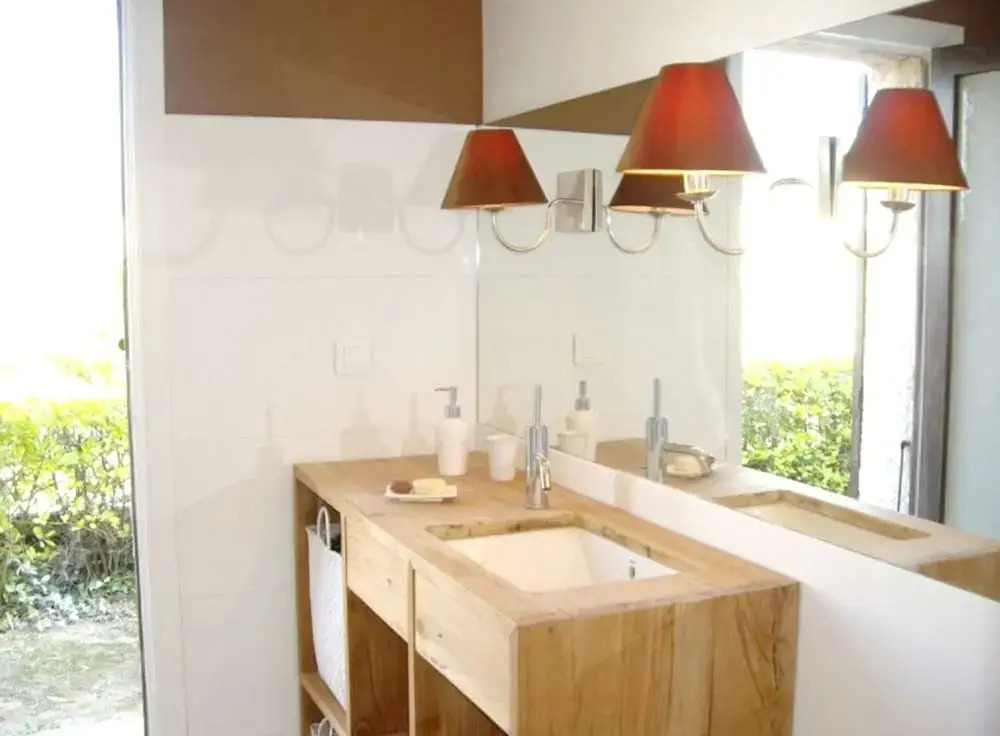House With 3 Bedrooms in Grimaud, With Wonderful sea View, Pool Access