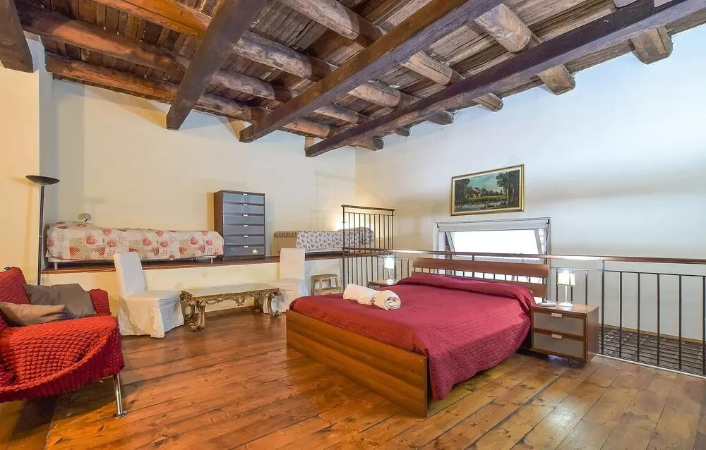 Stunning Apartment in Napoli With Wifi and 2 Bedrooms