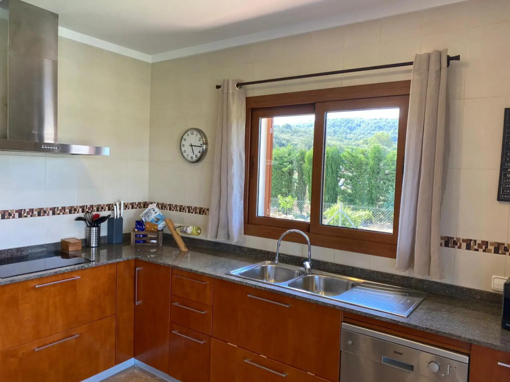 CAN BIEL Pool, garden,BBQ, free wifi, ping pong for 6