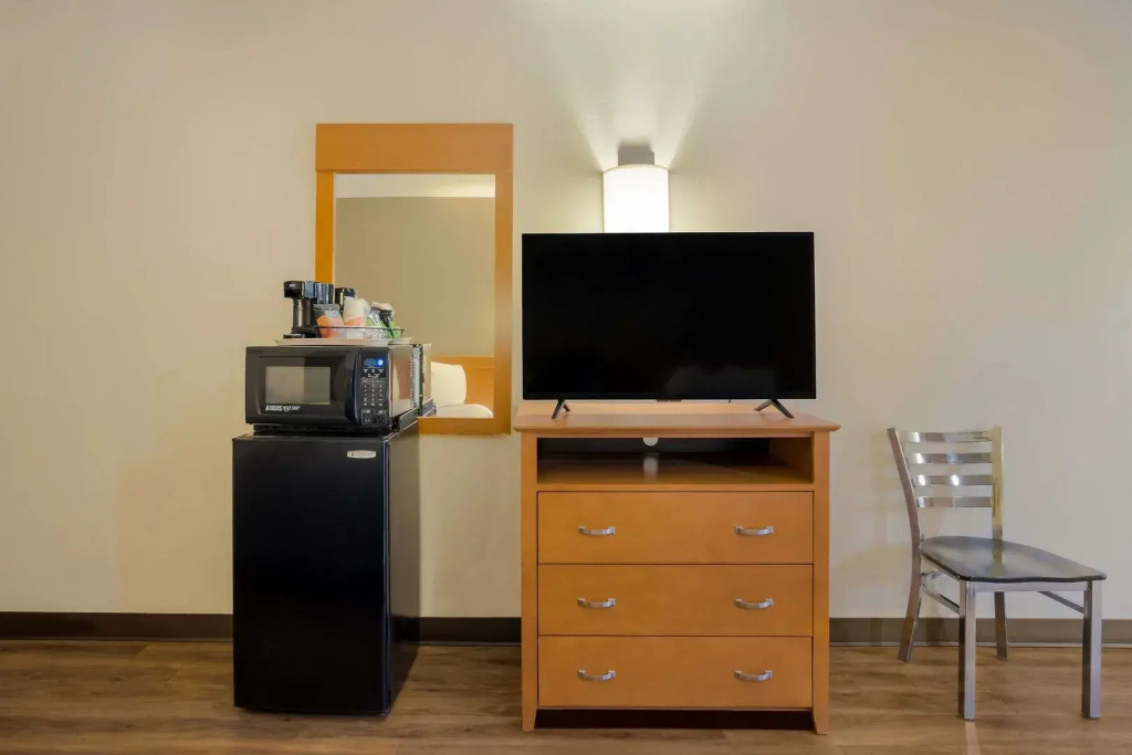 Econo Lodge Live Oak